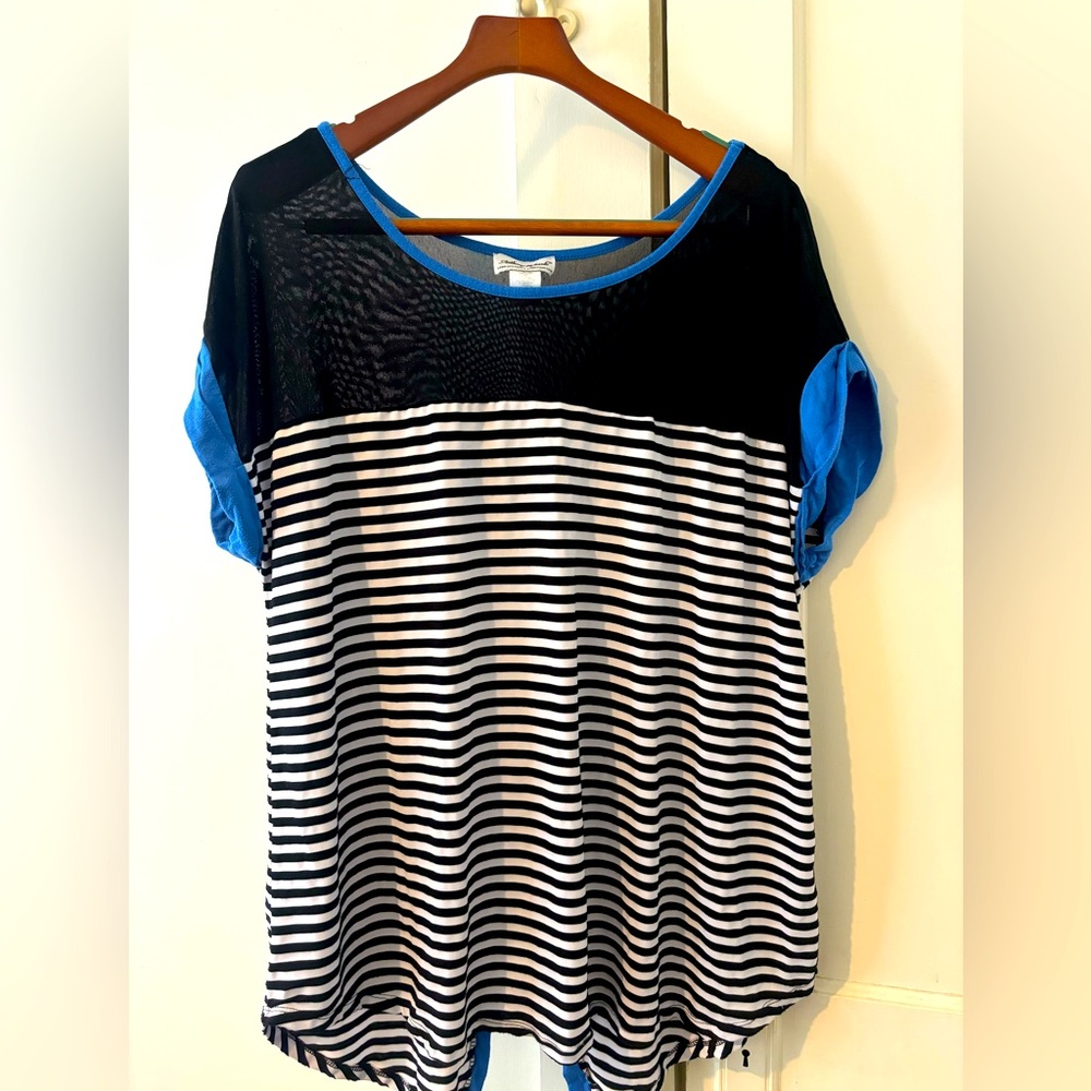 Women’s Plus Size Split Back Stretchy Top